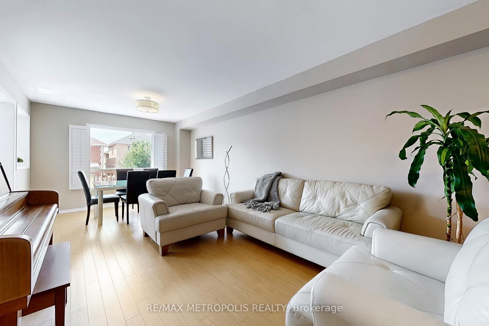 Photo 4 of 175 Roxbury Street, Markham, Rouge River Estates — HOMEH