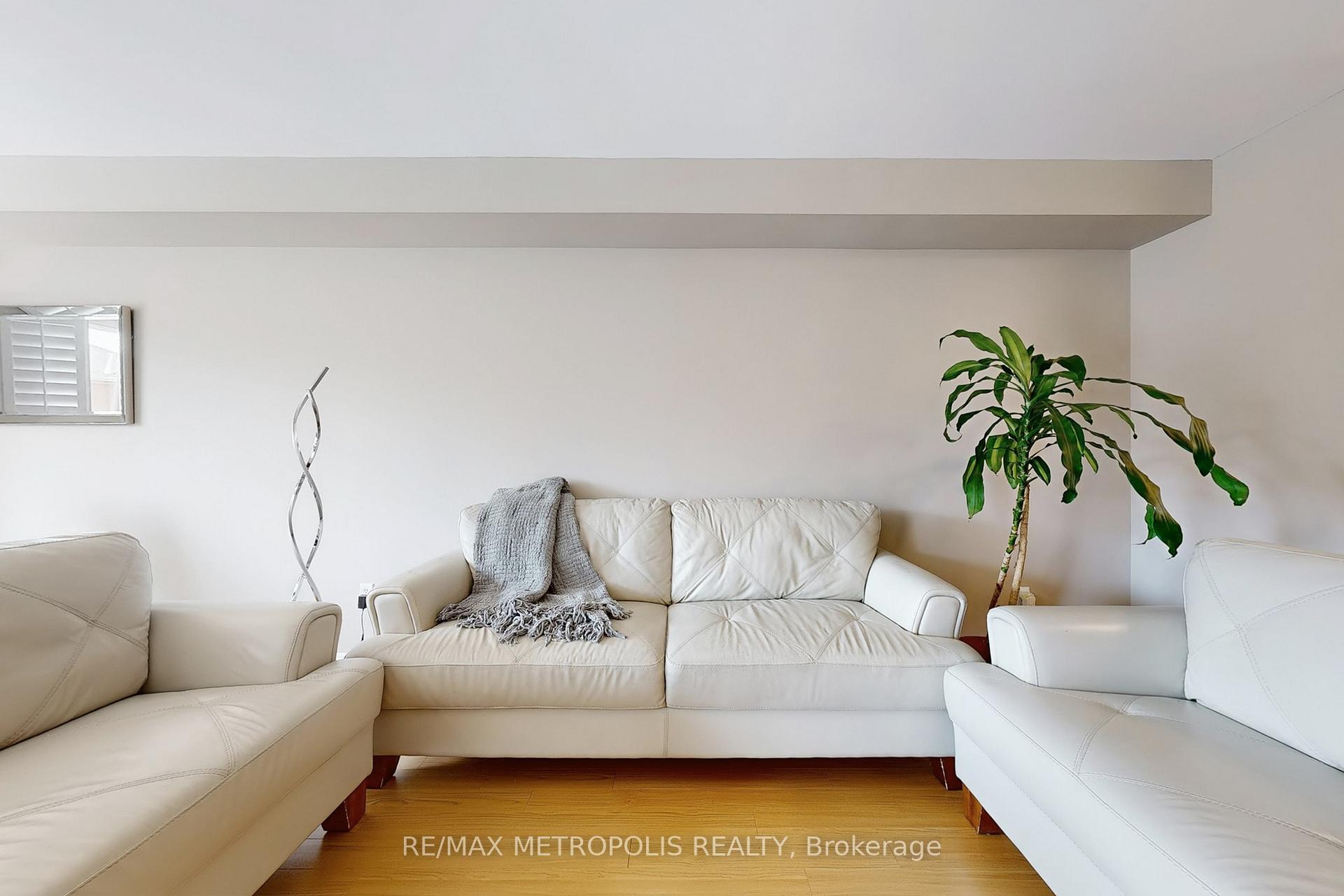 Photo 5 of 175 Roxbury Street, Markham, Rouge River Estates — HOMEH
