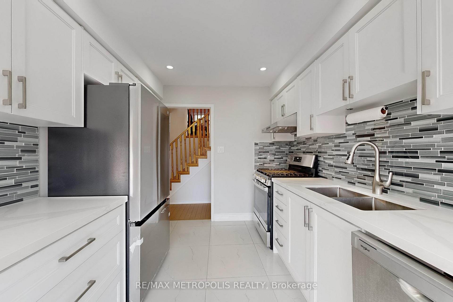 Photo 10 of 175 Roxbury Street, Markham, Rouge River Estates — HOMEH