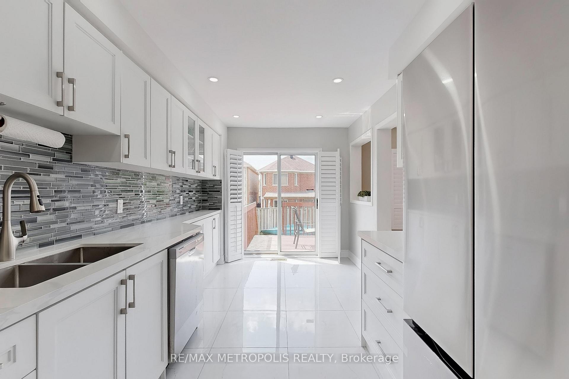 Photo 11 of 175 Roxbury Street, Markham, Rouge River Estates — HOMEH
