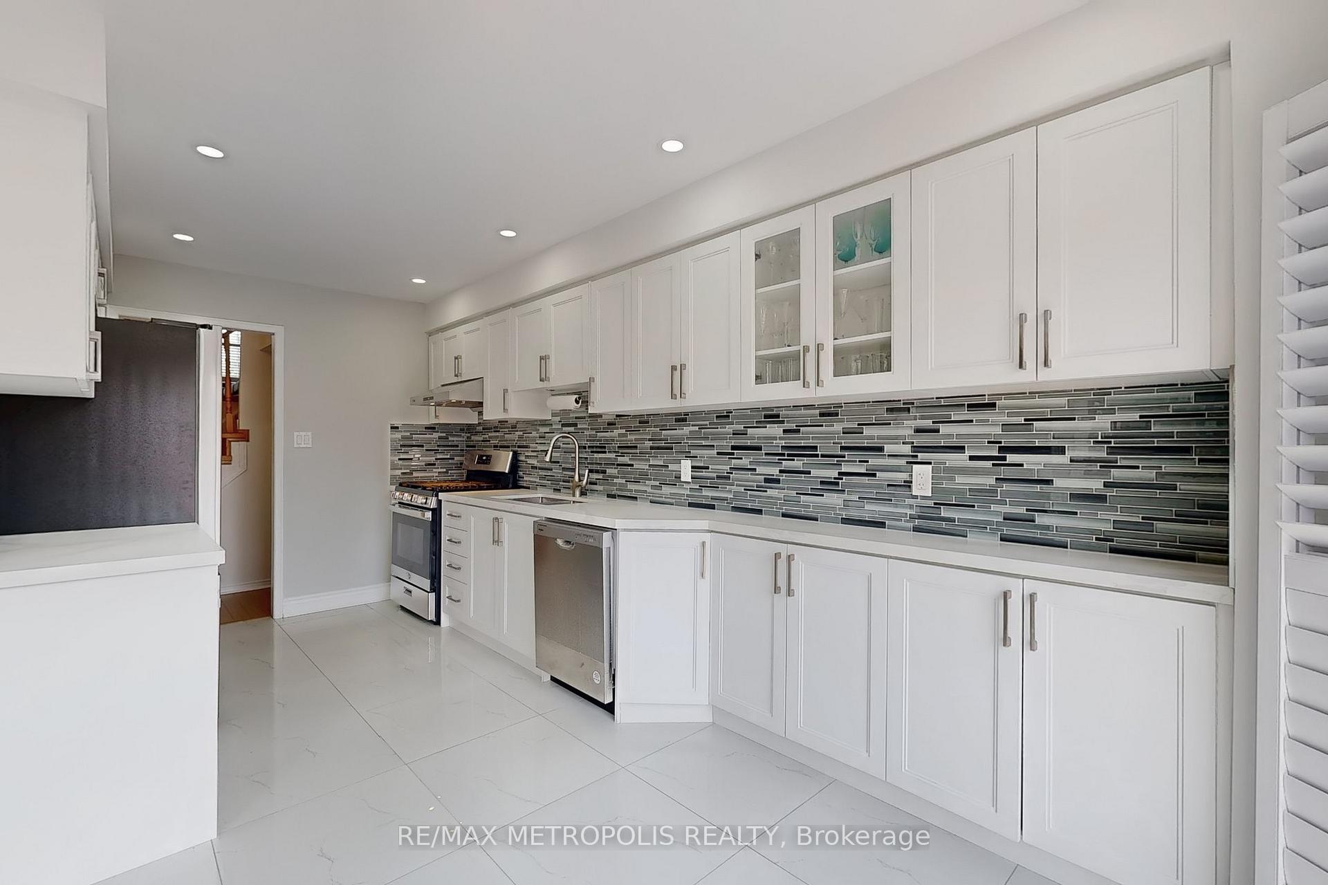 Photo 12 of 175 Roxbury Street, Markham, Rouge River Estates — HOMEH
