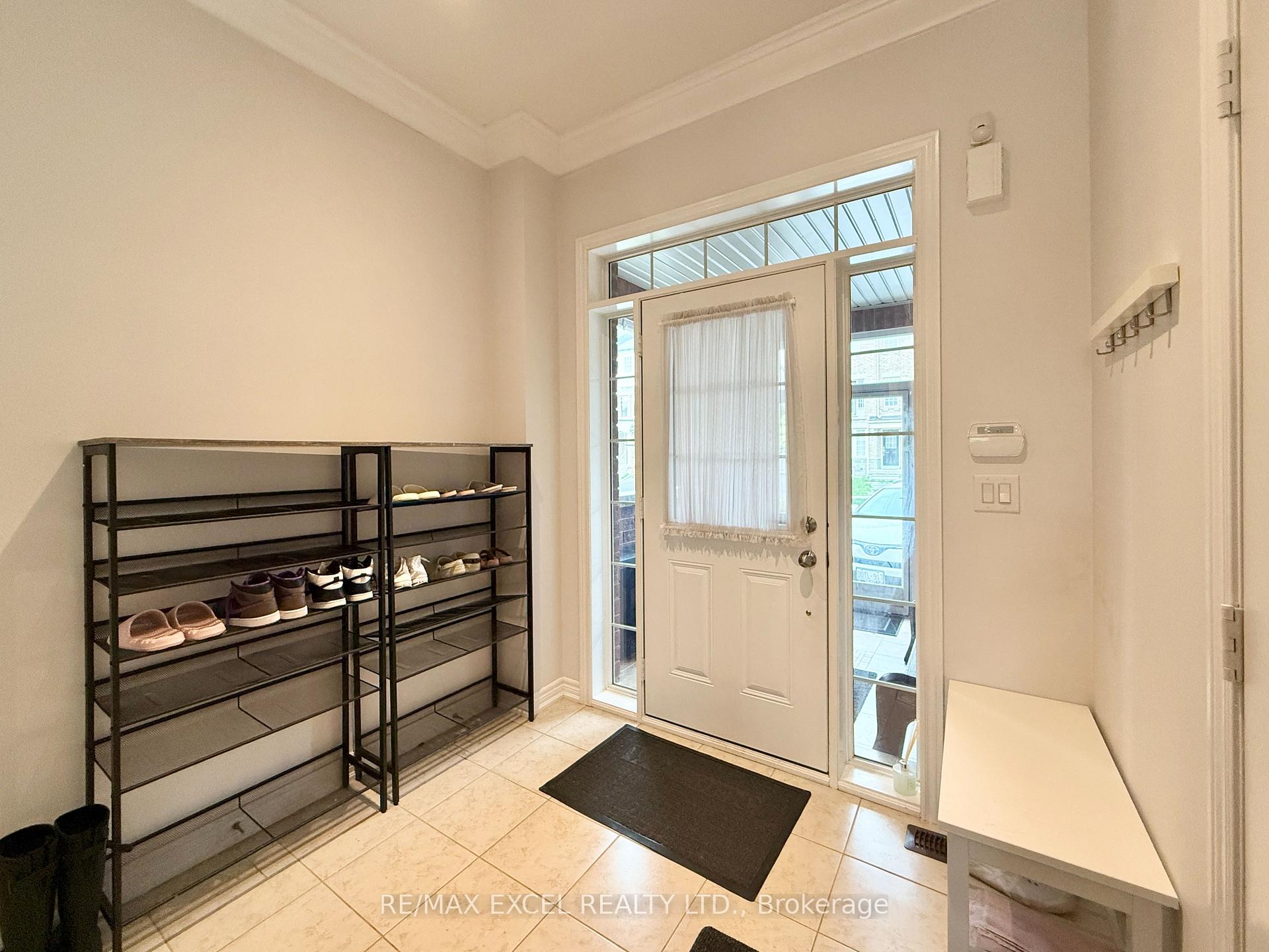 Photo 4 of 22 Valliere Drive, Markham, Berczy — HOMEH