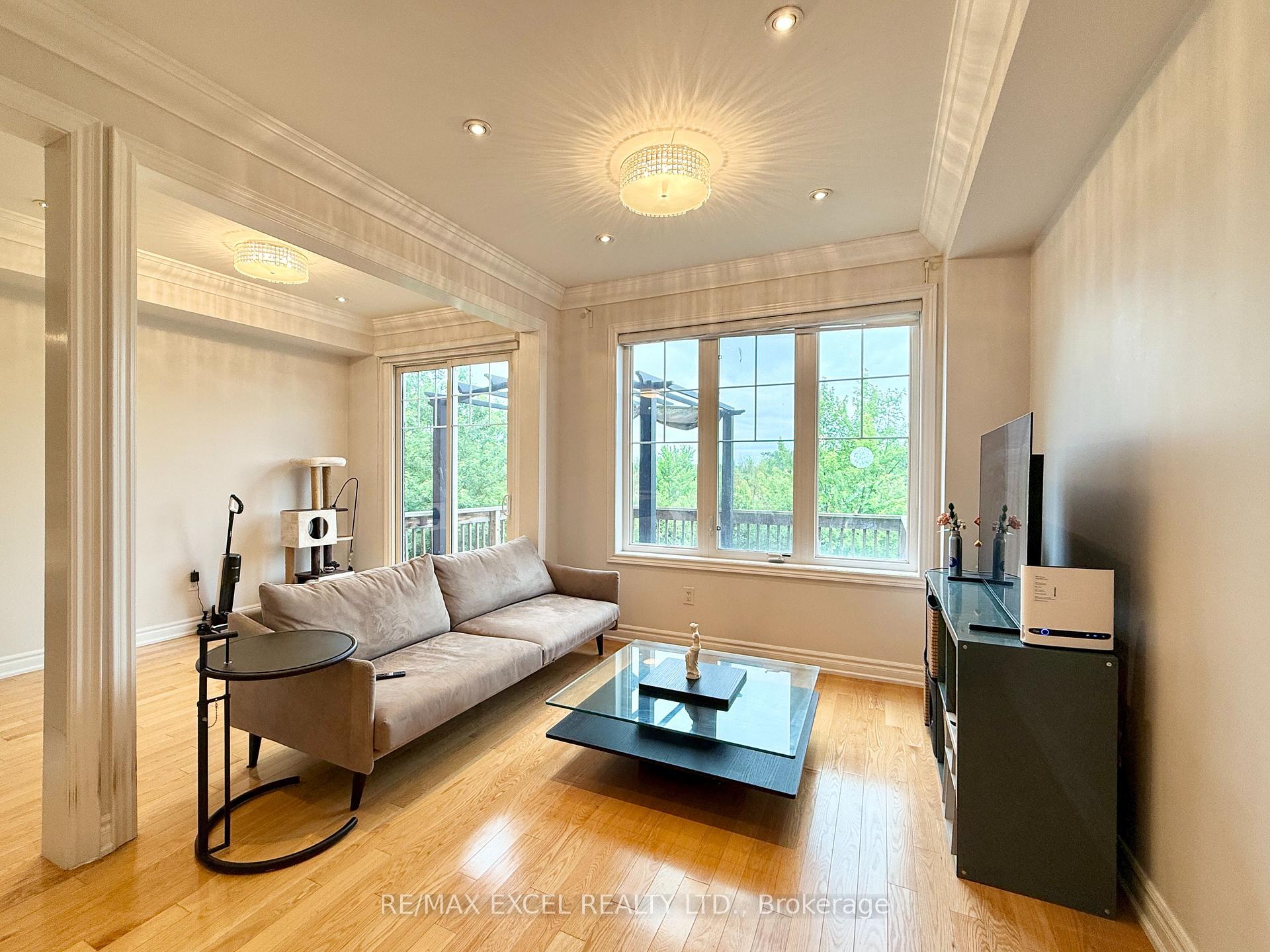 Photo 5 of 22 Valliere Drive, Markham, Berczy — HOMEH
