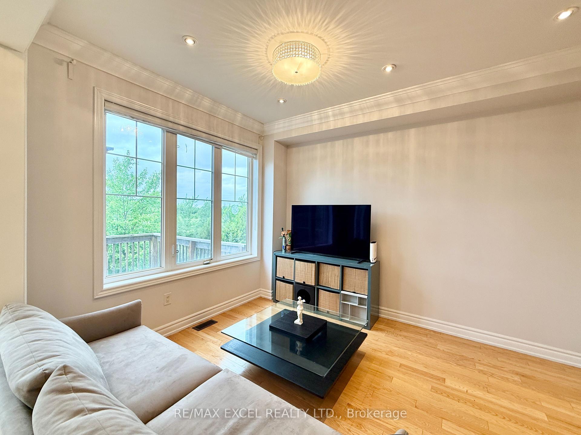 Photo 7 of 22 Valliere Drive, Markham, Berczy — HOMEH