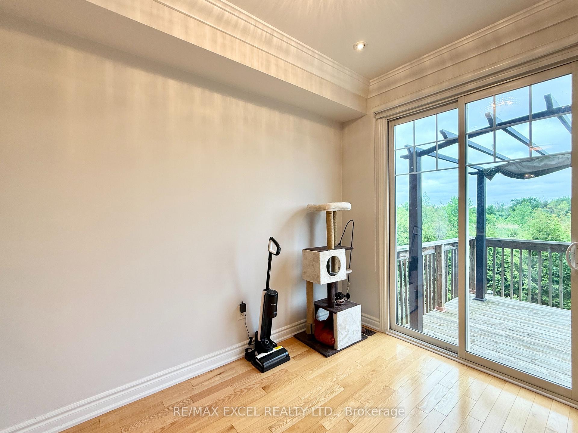 Photo 8 of 22 Valliere Drive, Markham, Berczy — HOMEH