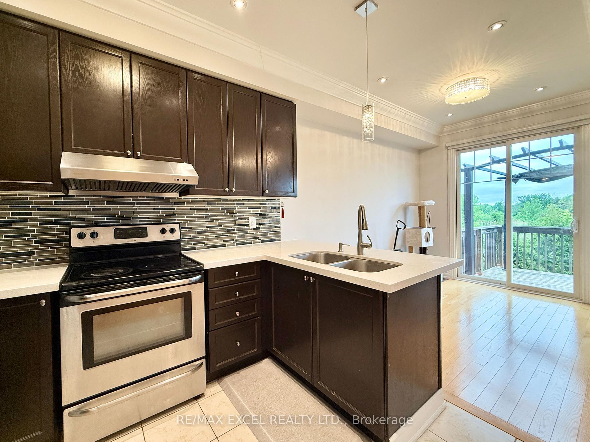 Photo 9 of 22 Valliere Drive, Markham, Berczy — HOMEH