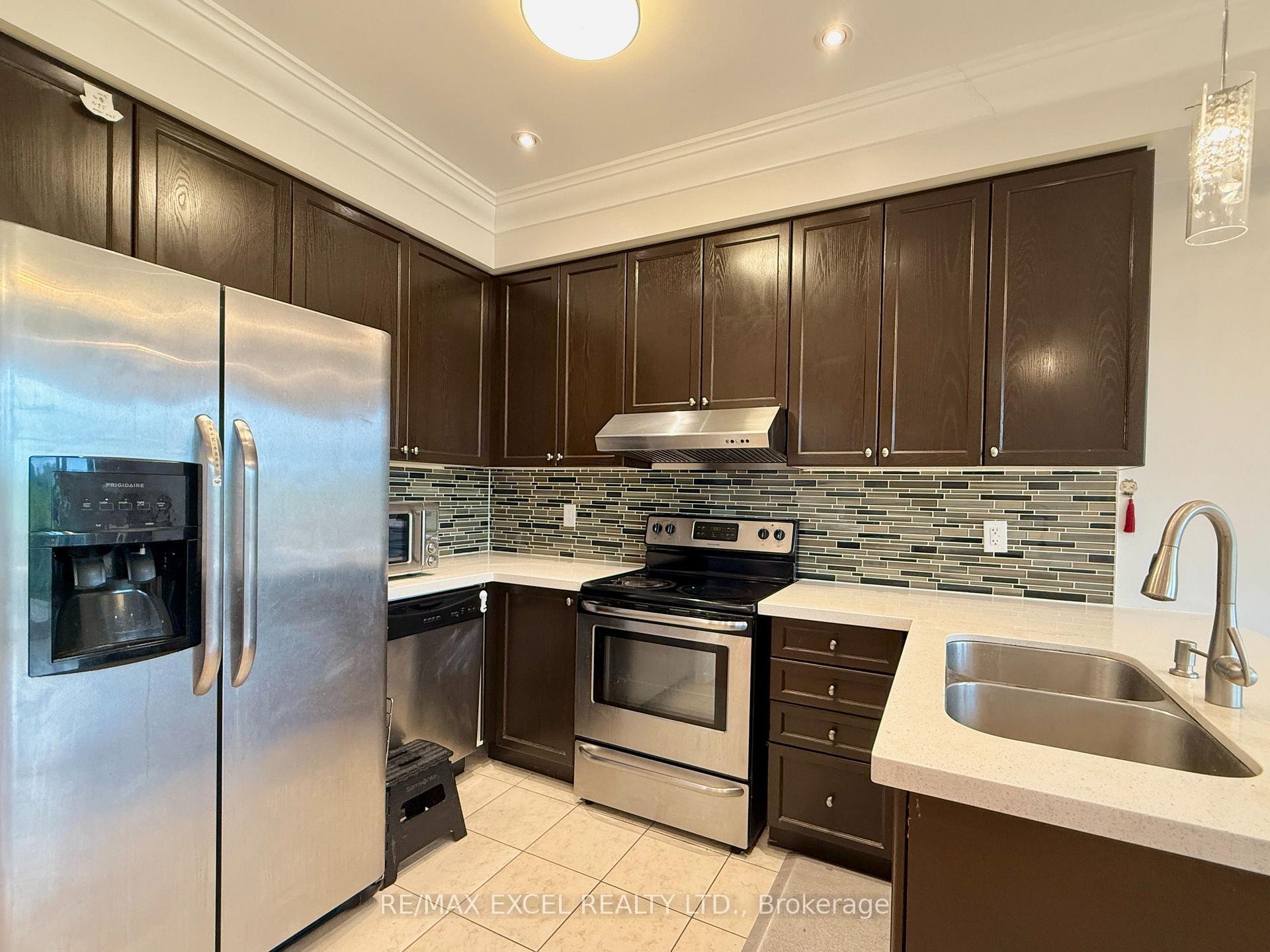 Photo 10 of 22 Valliere Drive, Markham, Berczy — HOMEH