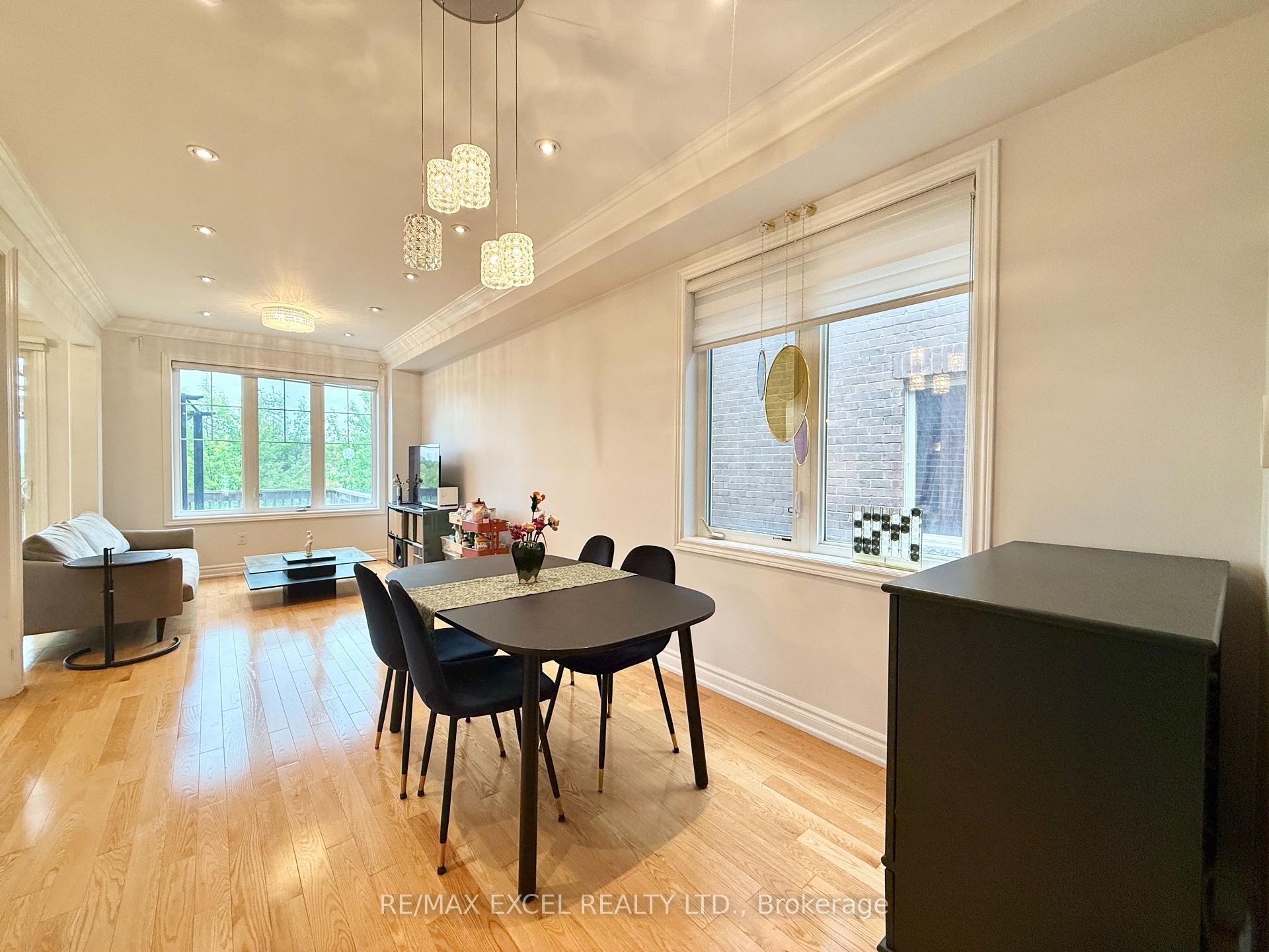 Photo 11 of 22 Valliere Drive, Markham, Berczy — HOMEH