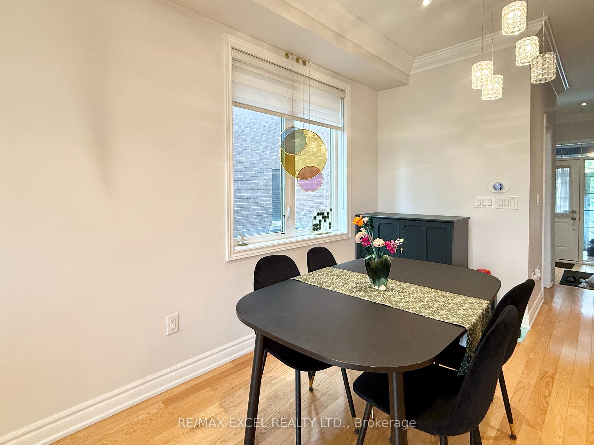 Photo 12 of 22 Valliere Drive, Markham, Berczy — HOMEH