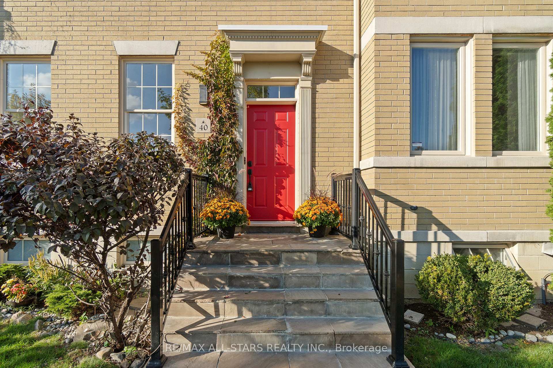 Photo 4 of 40 Betty Roman Boulevard, Markham, Cathedraltown — HOMEH