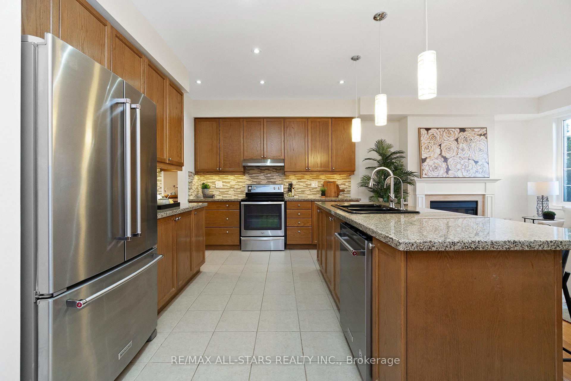 Photo 12 of 40 Betty Roman Boulevard, Markham, Cathedraltown — HOMEH