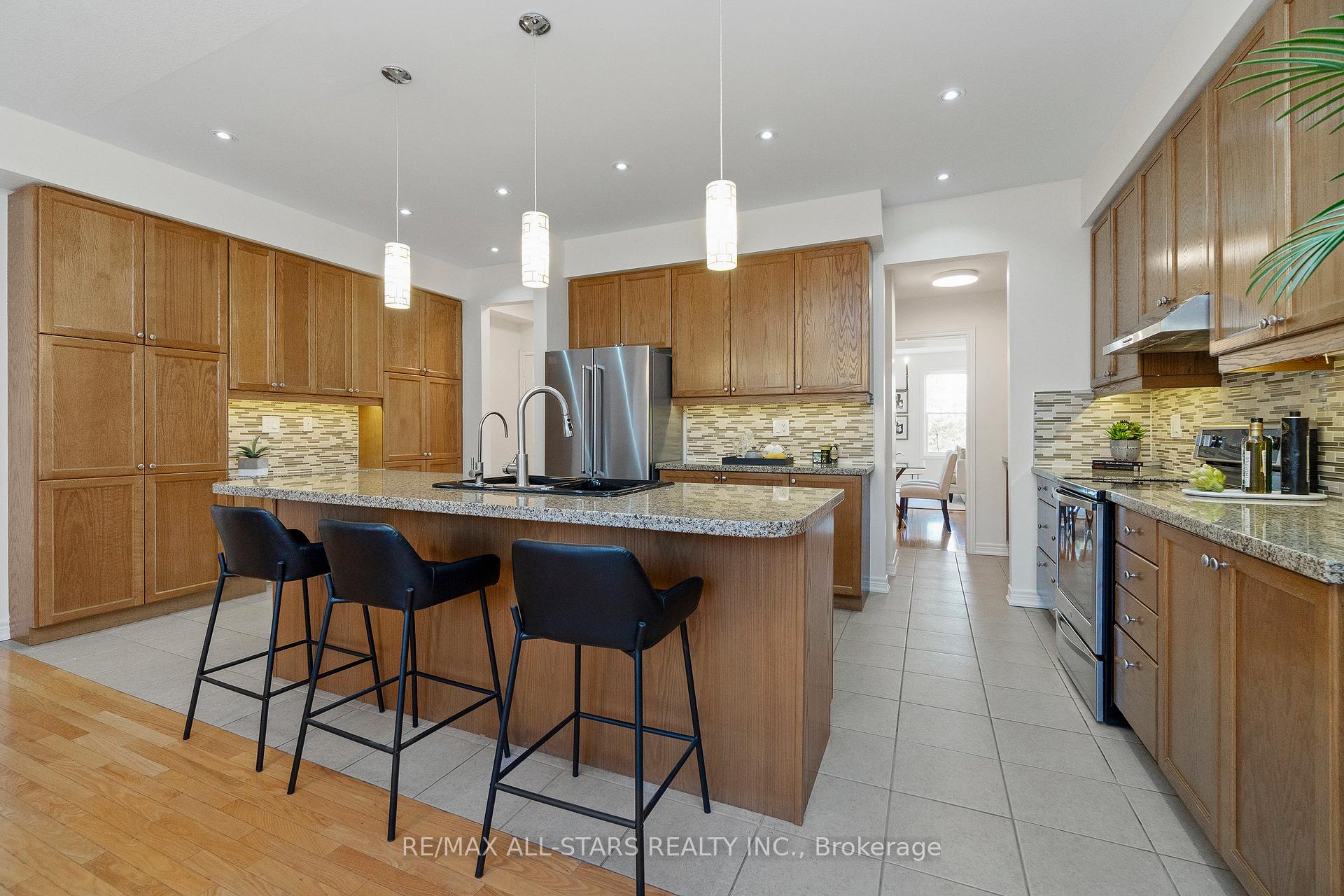 Photo 13 of 40 Betty Roman Boulevard, Markham, Cathedraltown — HOMEH