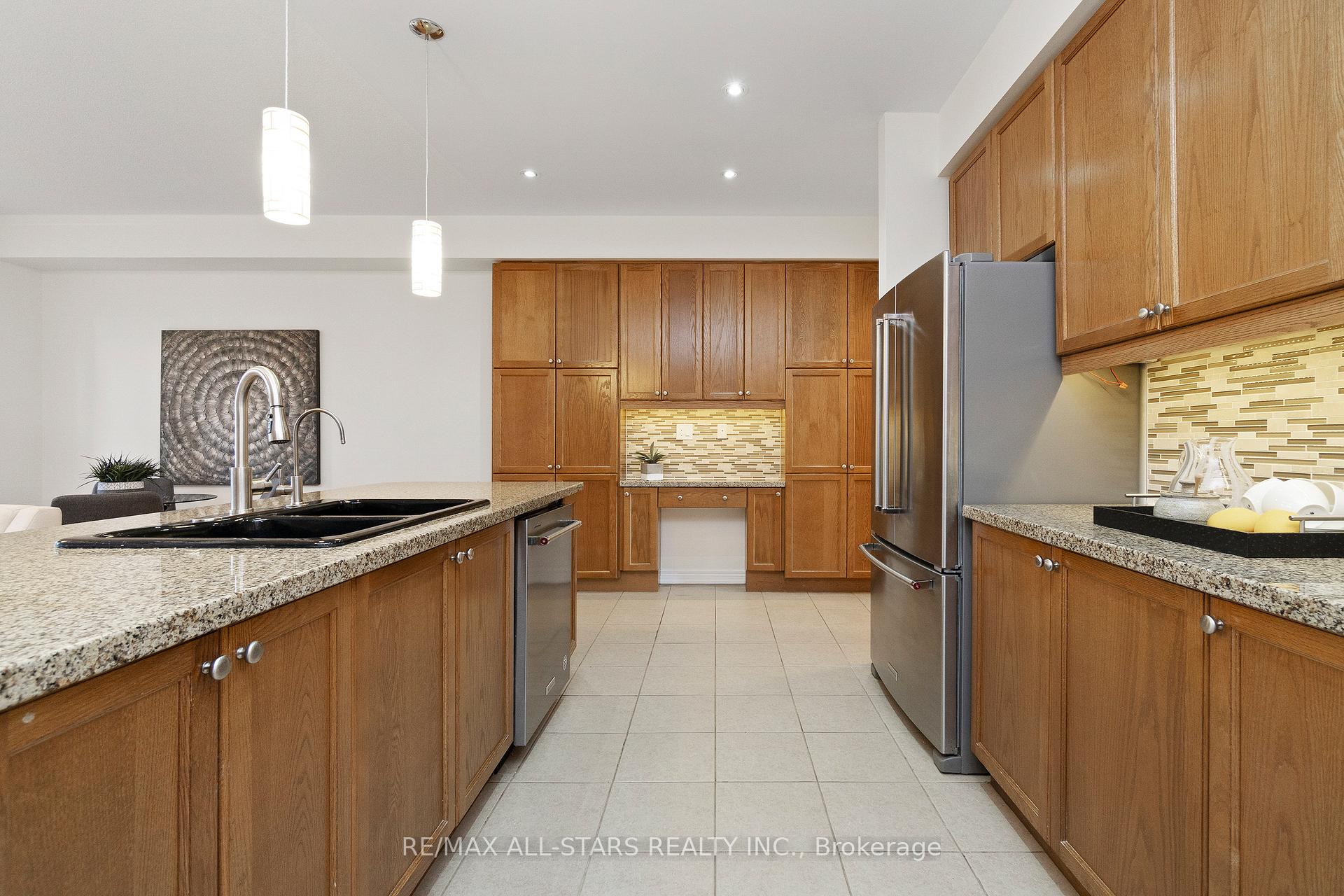 Photo 14 of 40 Betty Roman Boulevard, Markham, Cathedraltown — HOMEH