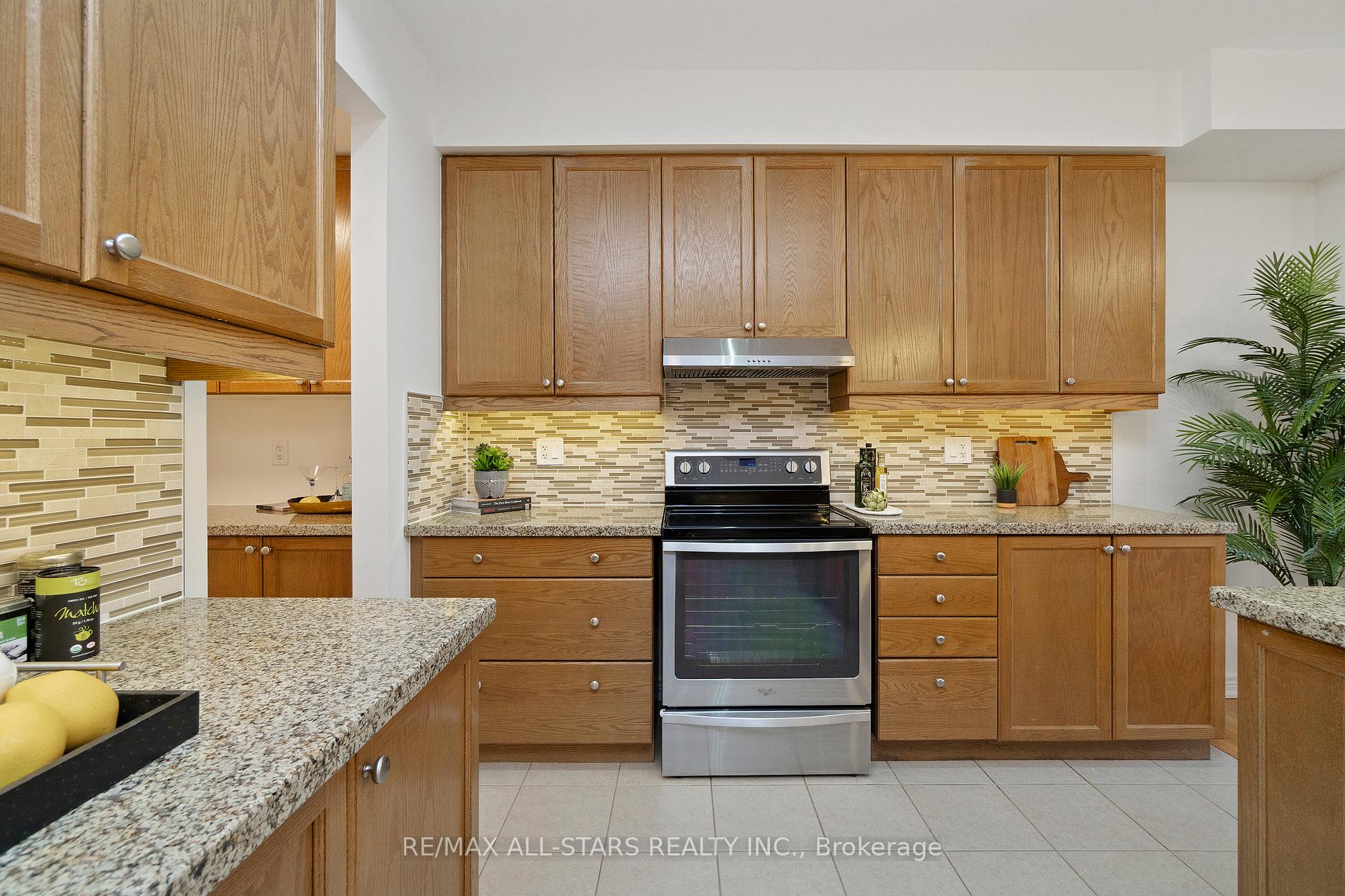 Photo 16 of 40 Betty Roman Boulevard, Markham, Cathedraltown — HOMEH