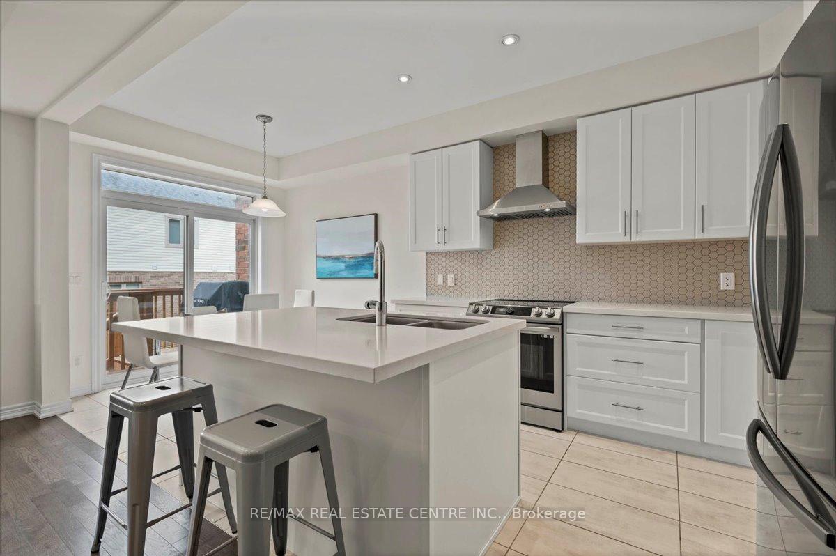 Photo 4 of 153 Broadacre Drive, Kitchener — HOMEH