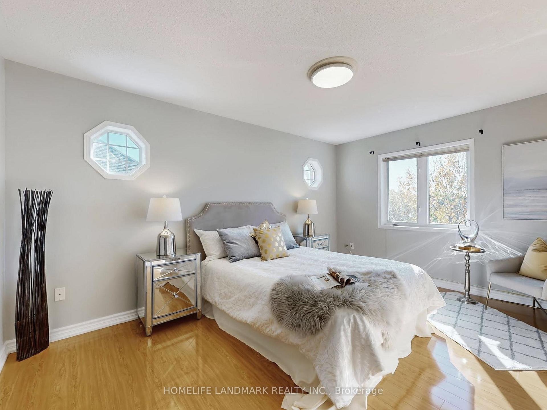 Photo 21 of 40 Belgrave Square, Markham, Berczy — HOMEH