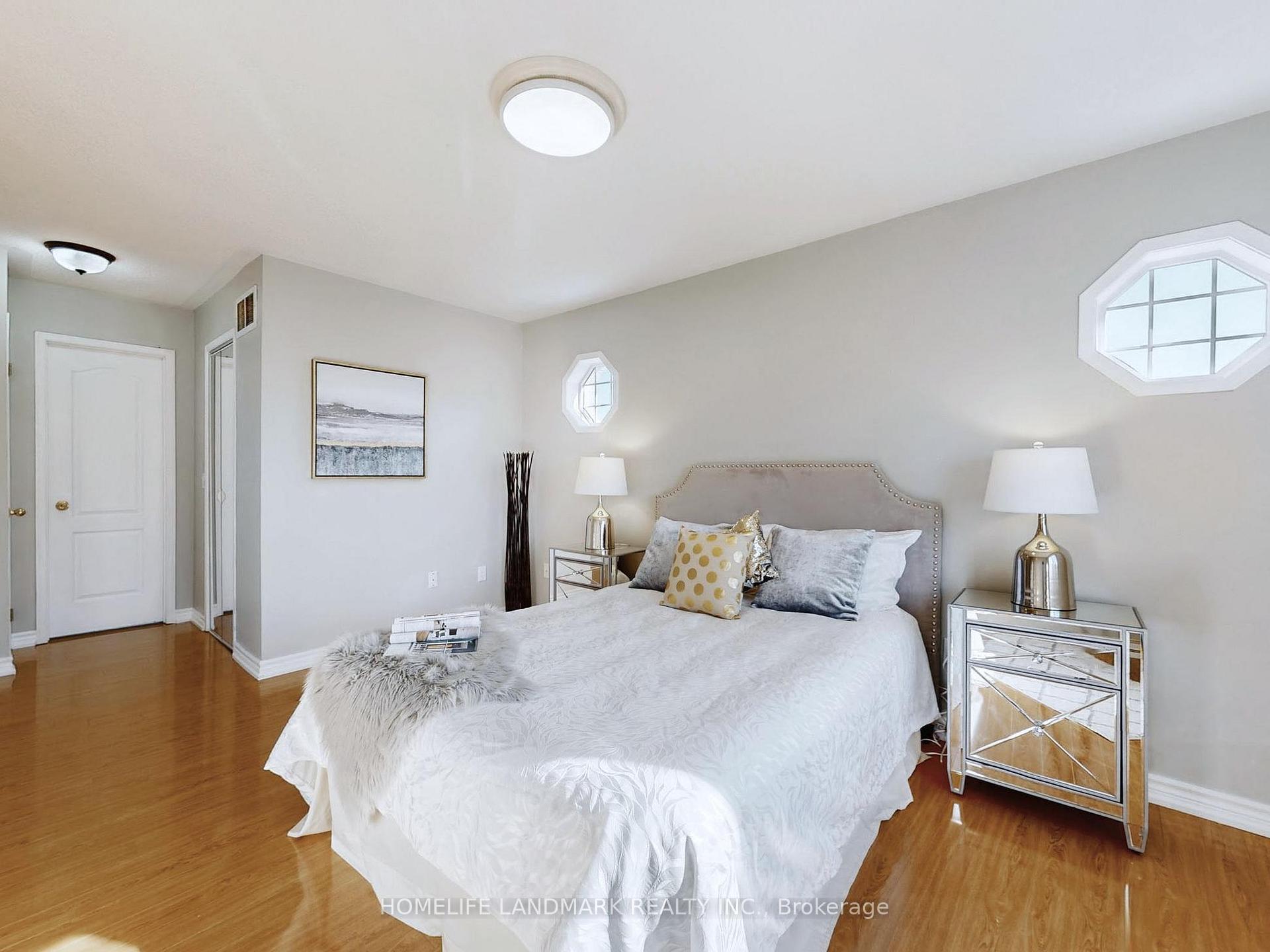Photo 22 of 40 Belgrave Square, Markham, Berczy — HOMEH
