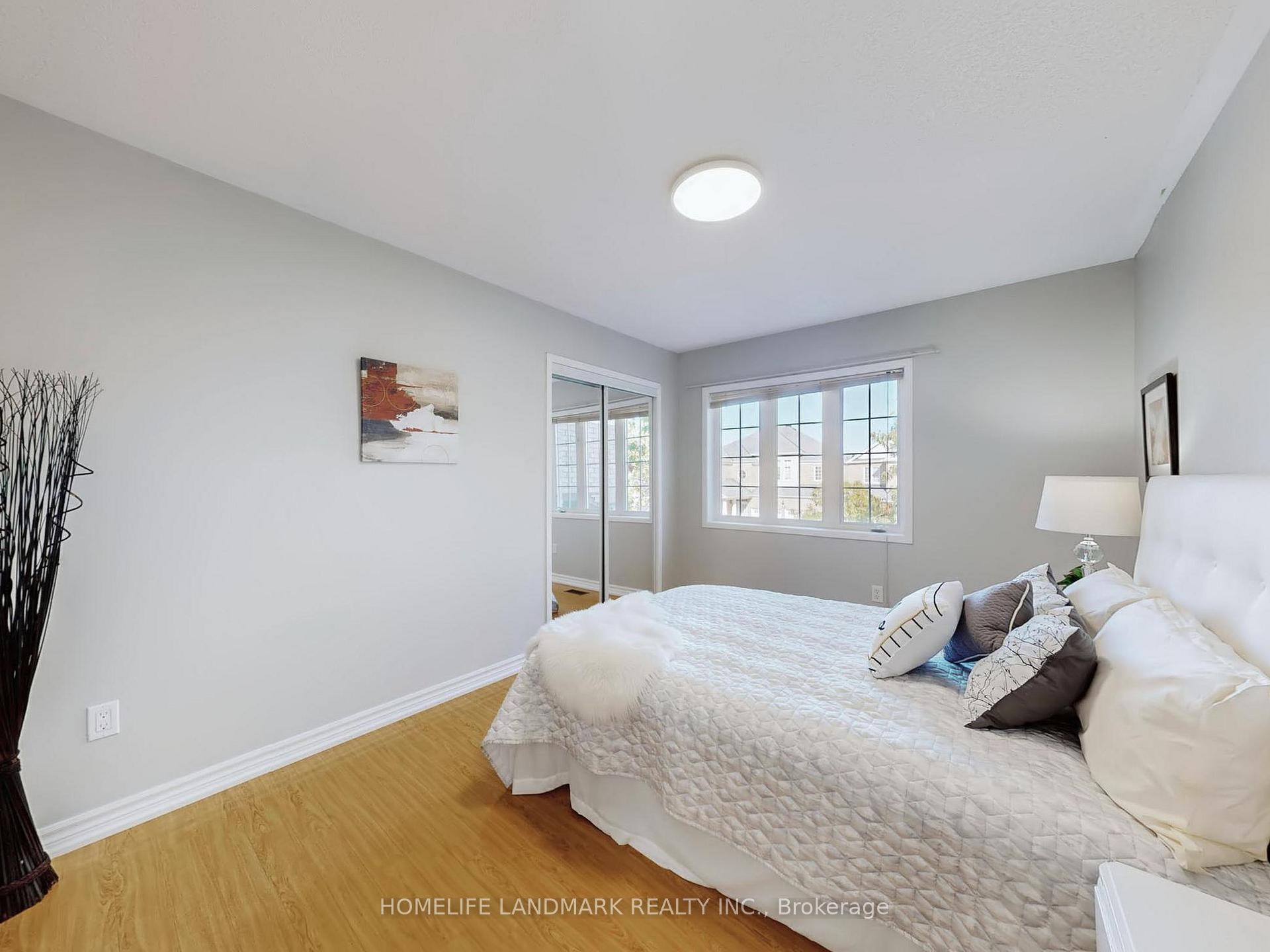 Photo 26 of 40 Belgrave Square, Markham, Berczy — HOMEH