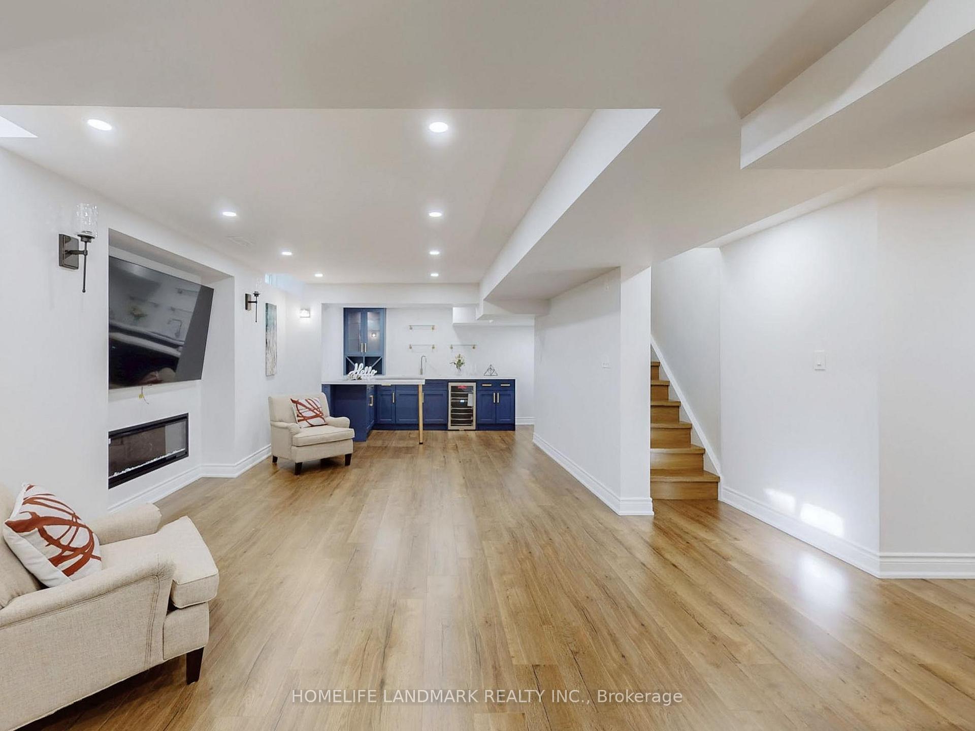 Photo 32 of 40 Belgrave Square, Markham, Berczy — HOMEH