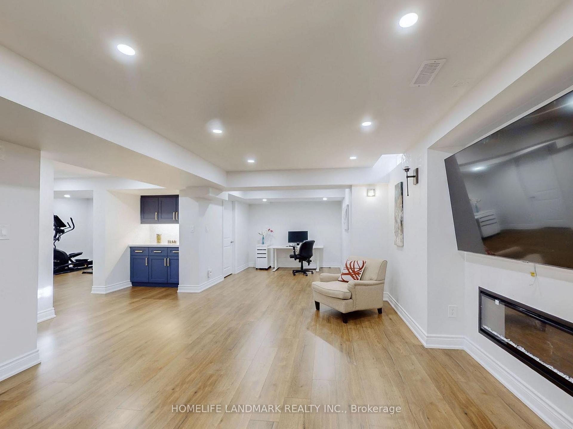 Photo 33 of 40 Belgrave Square, Markham, Berczy — HOMEH