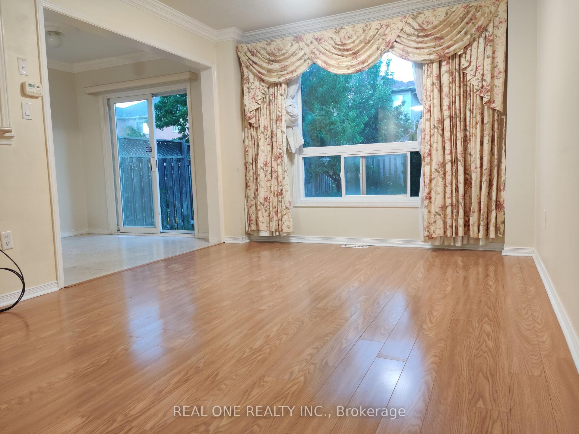 Photo 3 of 45 Devonwood Drive, Markham, Berczy — HOMEH