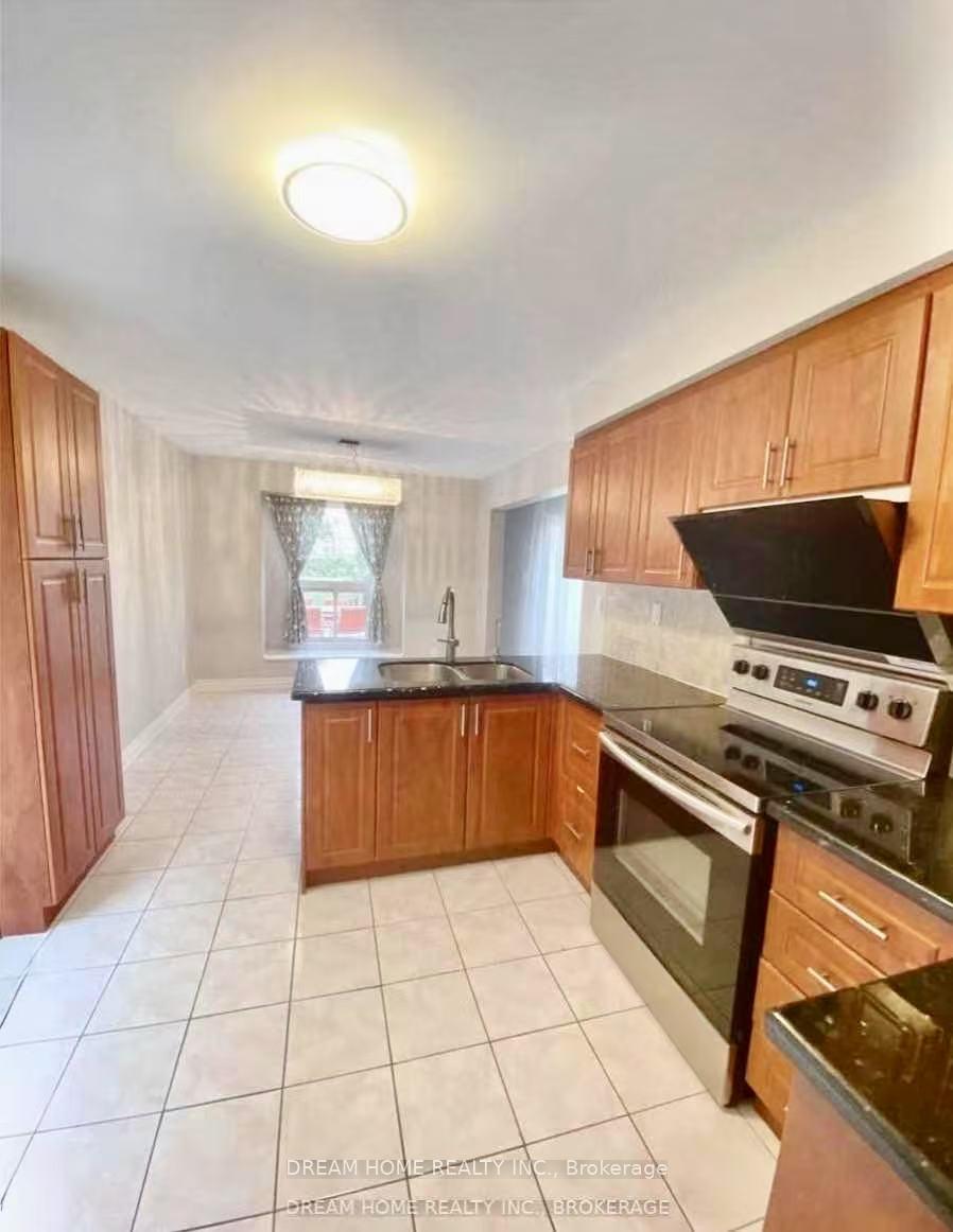 Photo 2 of 16 Cottsmore Crescent, Markham, Milliken Mills West — HOMEH