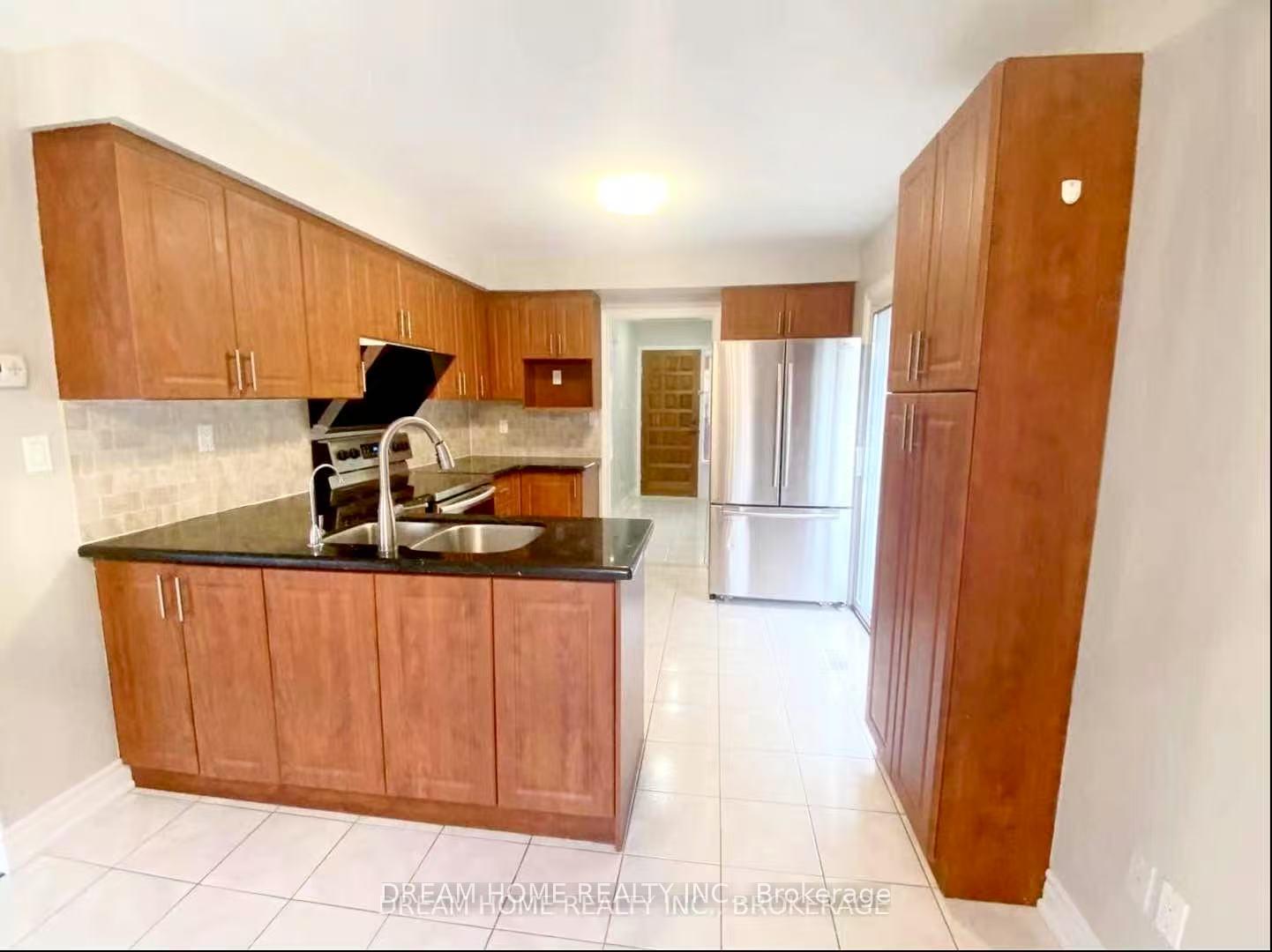 Photo 3 of 16 Cottsmore Crescent, Markham, Milliken Mills West — HOMEH