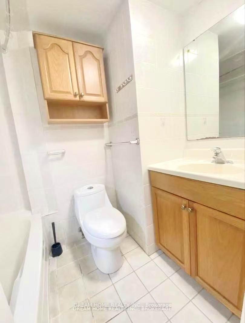 Photo 12 of 16 Cottsmore Crescent, Markham, Milliken Mills West — HOMEH