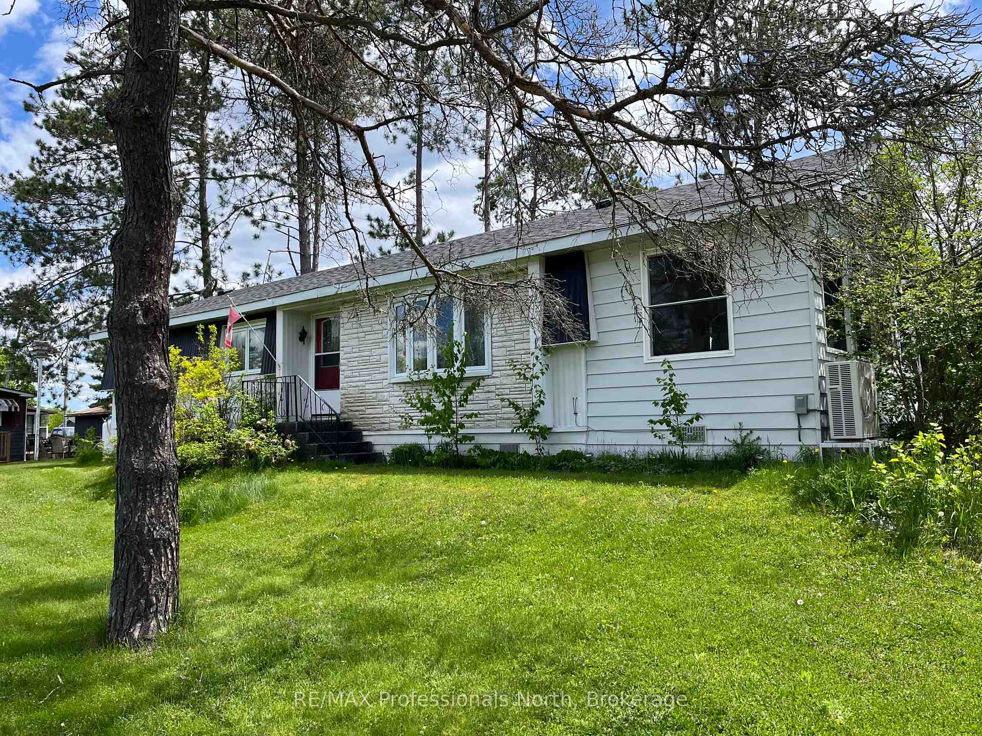 Photo 1 of 1024 Fifth Lane, Minden Hills, Lutterworth — HOMEH