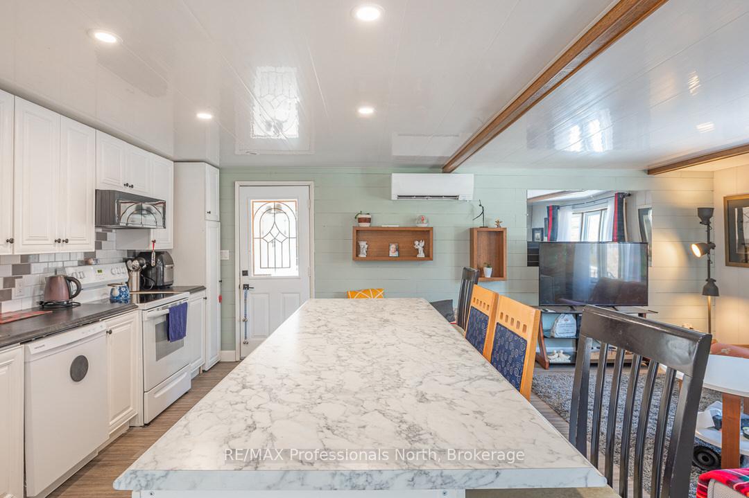 Photo 13 of 1024 Fifth Lane, Minden Hills, Lutterworth — HOMEH