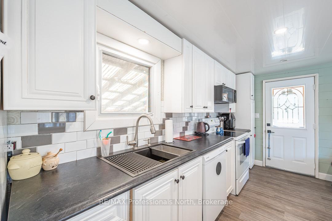 Photo 26 of 1024 Fifth Lane, Minden Hills, Lutterworth — HOMEH