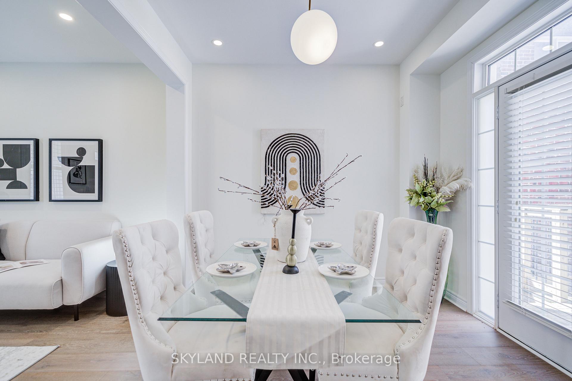 Photo 10 of 22 James Joyce Drive, Markham, Victoria Manor-Jennings Gate — HOMEH