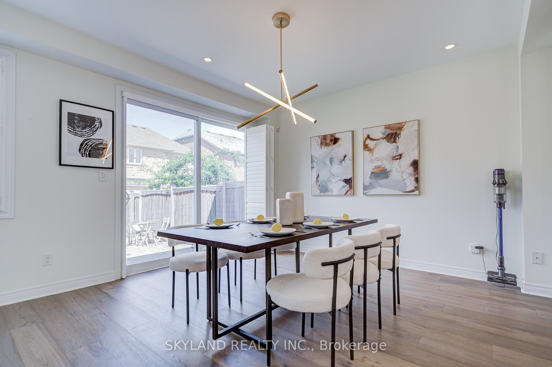 Photo 17 of 22 James Joyce Drive, Markham, Victoria Manor-Jennings Gate — HOMEH
