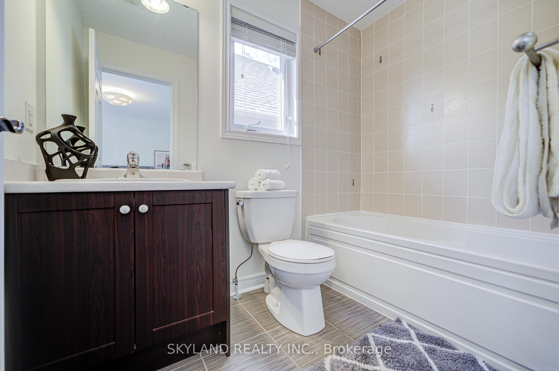 Photo 28 of 22 James Joyce Drive, Markham, Victoria Manor-Jennings Gate — HOMEH