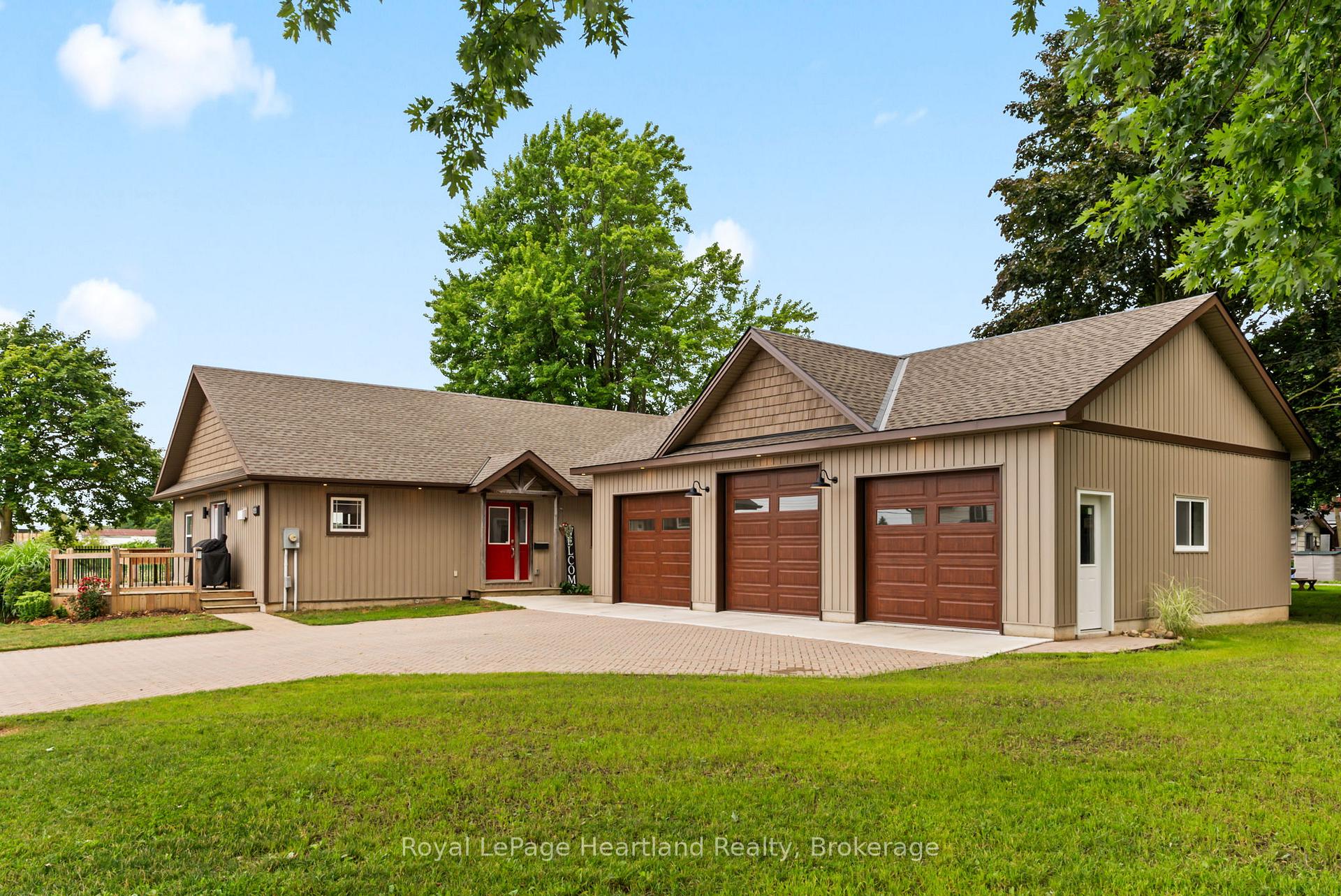 Photo 2 of 415 Cavan Street, Minto — HOMEH