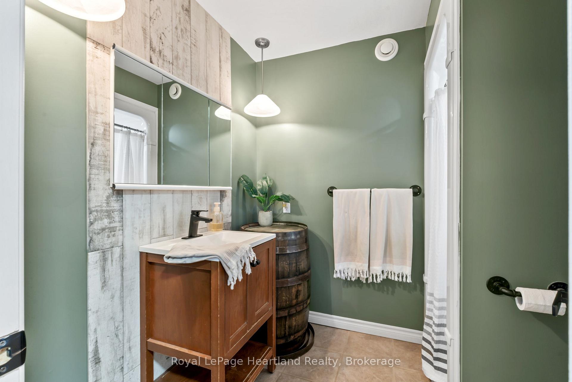 Photo 22 of 415 Cavan Street, Minto — HOMEH