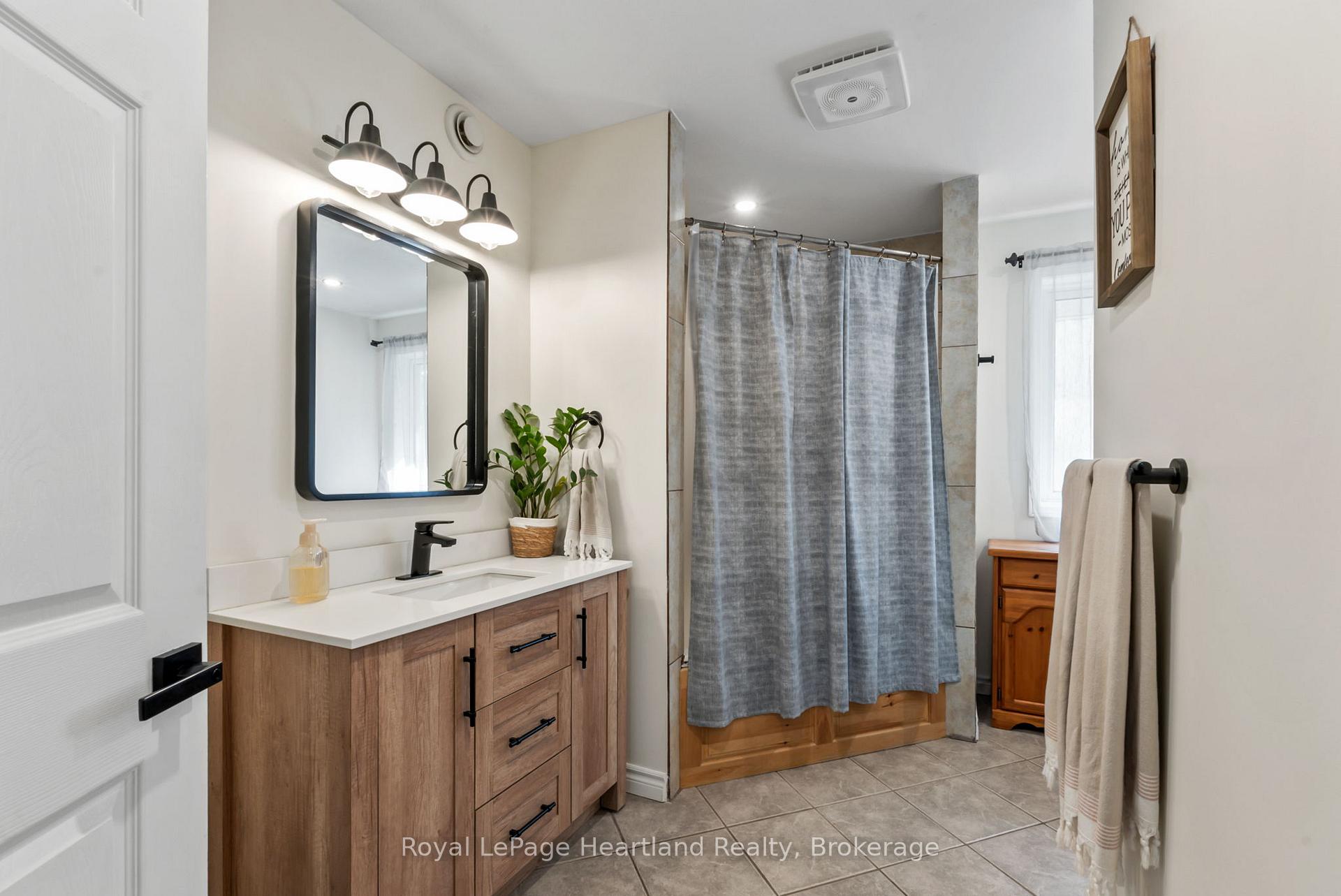 Photo 23 of 415 Cavan Street, Minto — HOMEH