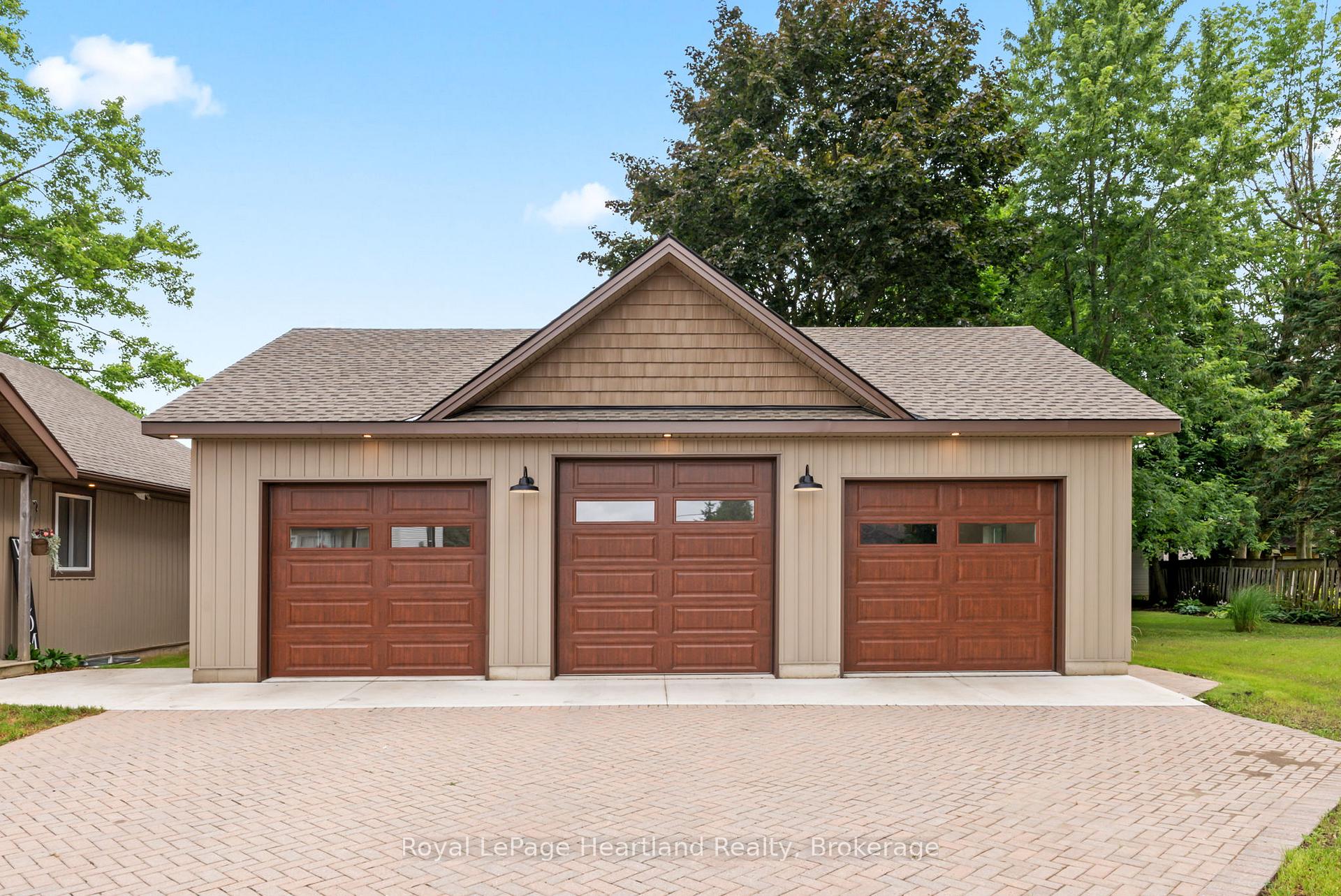 Photo 38 of 415 Cavan Street, Minto — HOMEH