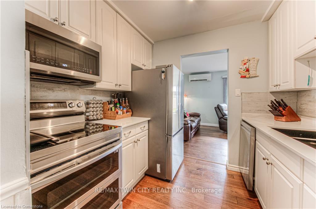 Photo 14 of 26 Cedarhill Crescent, Kitchener — HOMEH