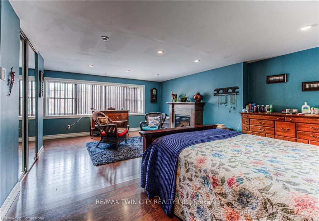 Photo 22 of 26 Cedarhill Crescent, Kitchener — HOMEH