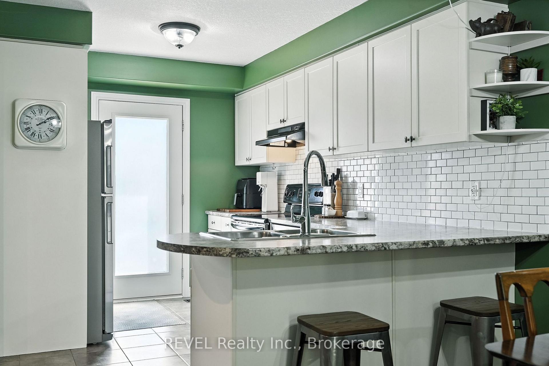 Photo 8 of 1001 Cook Drive, Midland — HOMEH