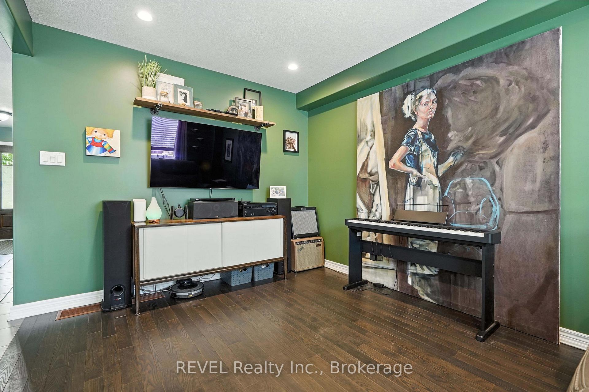 Photo 18 of 1001 Cook Drive, Midland — HOMEH
