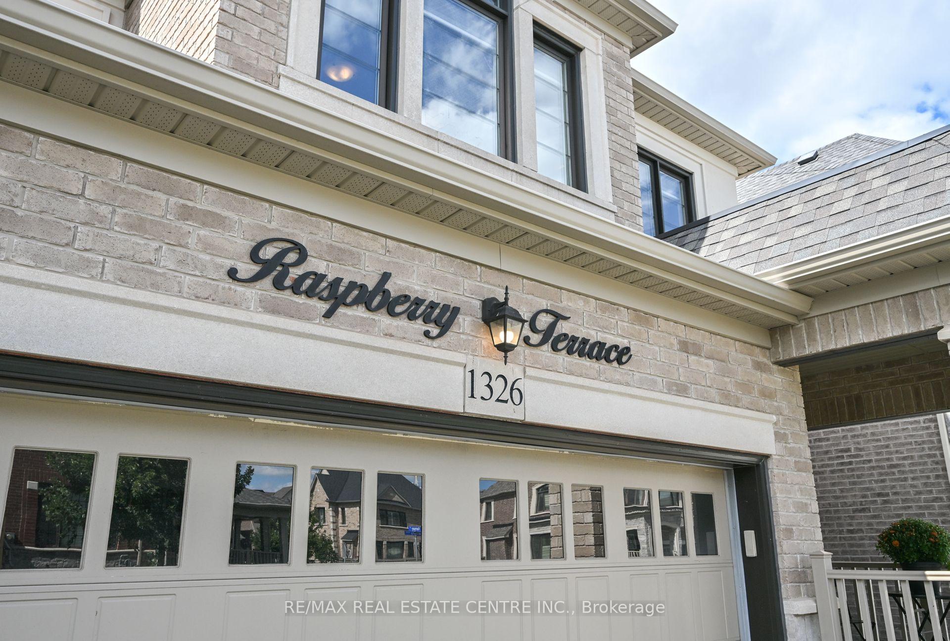 Photo 3 of 1326 Raspberry Terrace, Milton, Ford — HOMEH