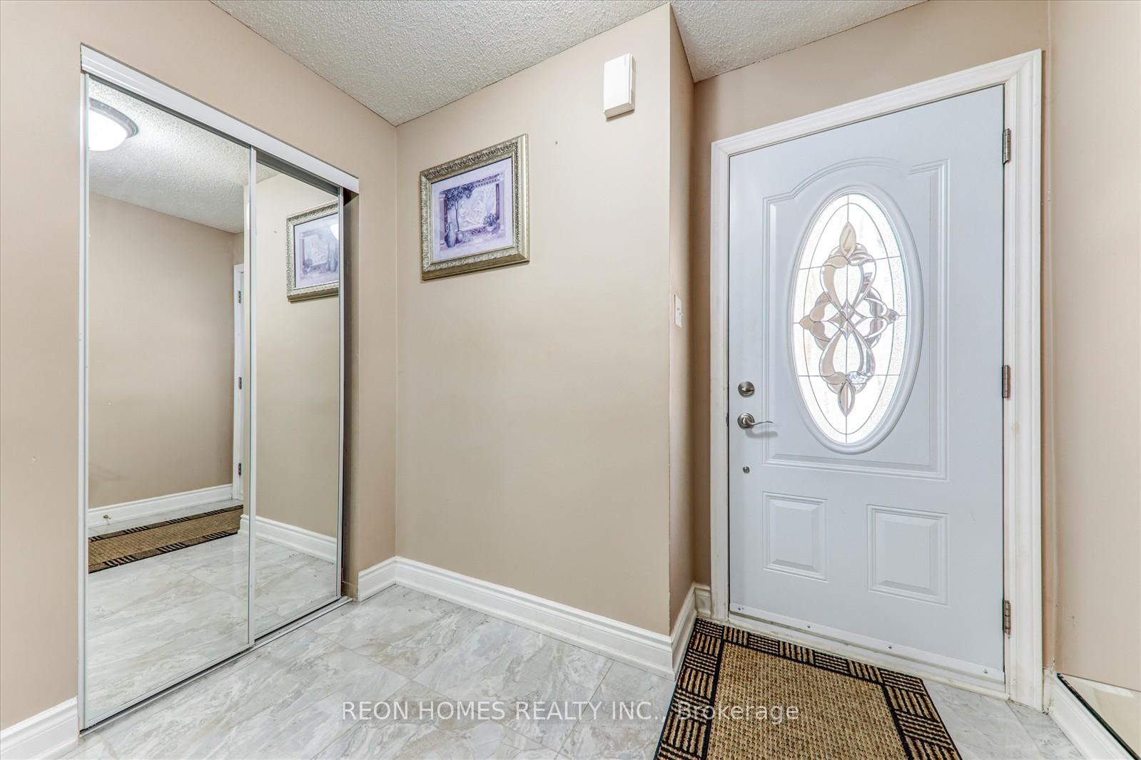 Photo 6 of 31 Sophia Road, Markham, Middlefield — HOMEH