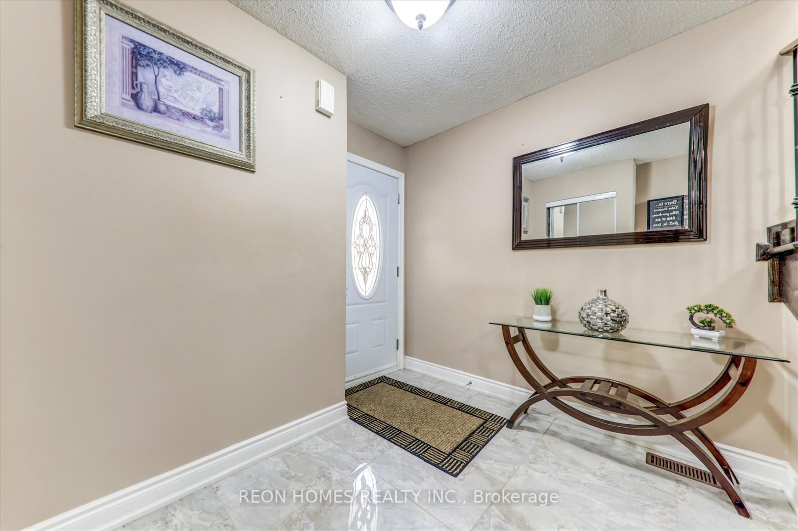 Photo 7 of 31 Sophia Road, Markham, Middlefield — HOMEH