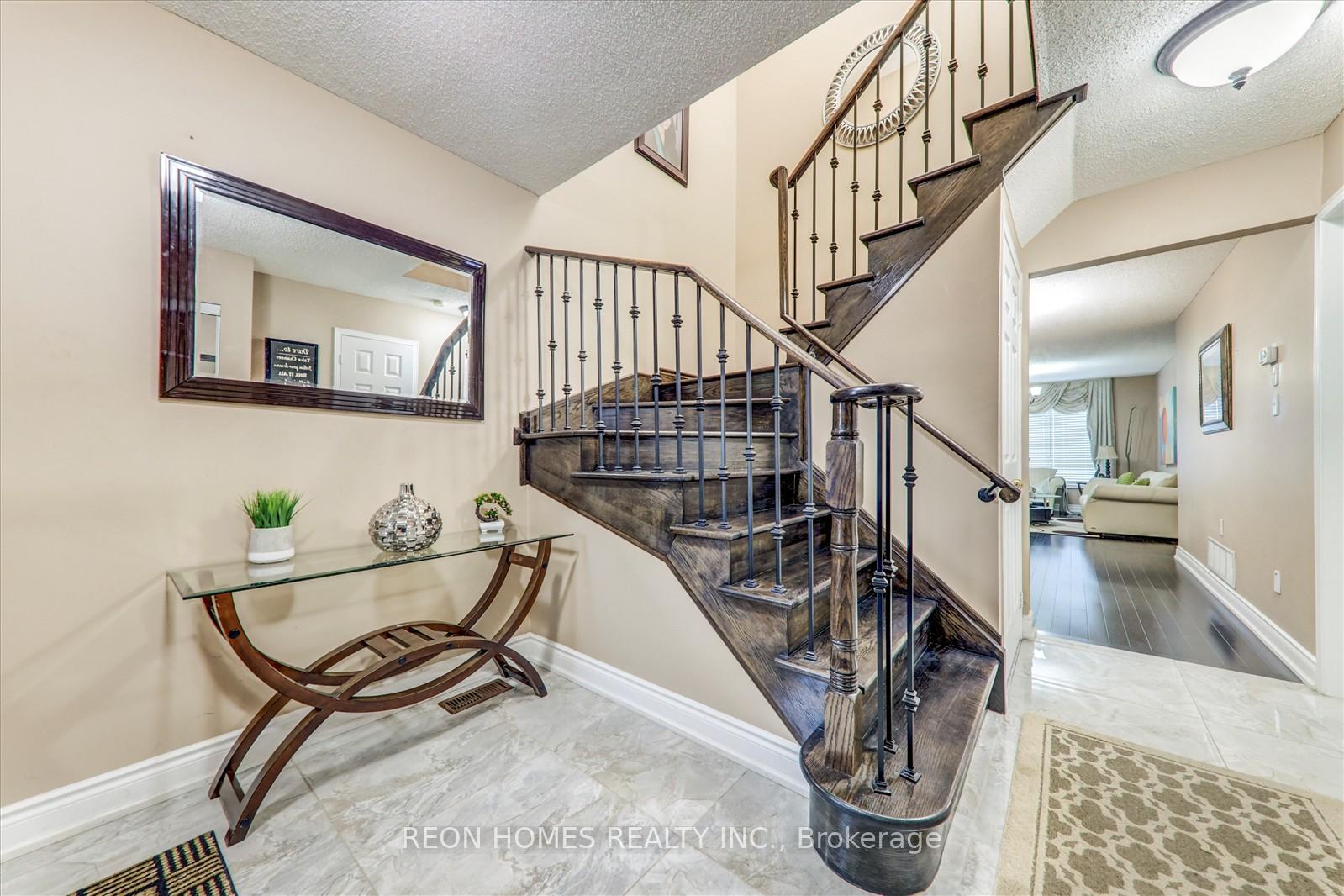 Photo 8 of 31 Sophia Road, Markham, Middlefield — HOMEH