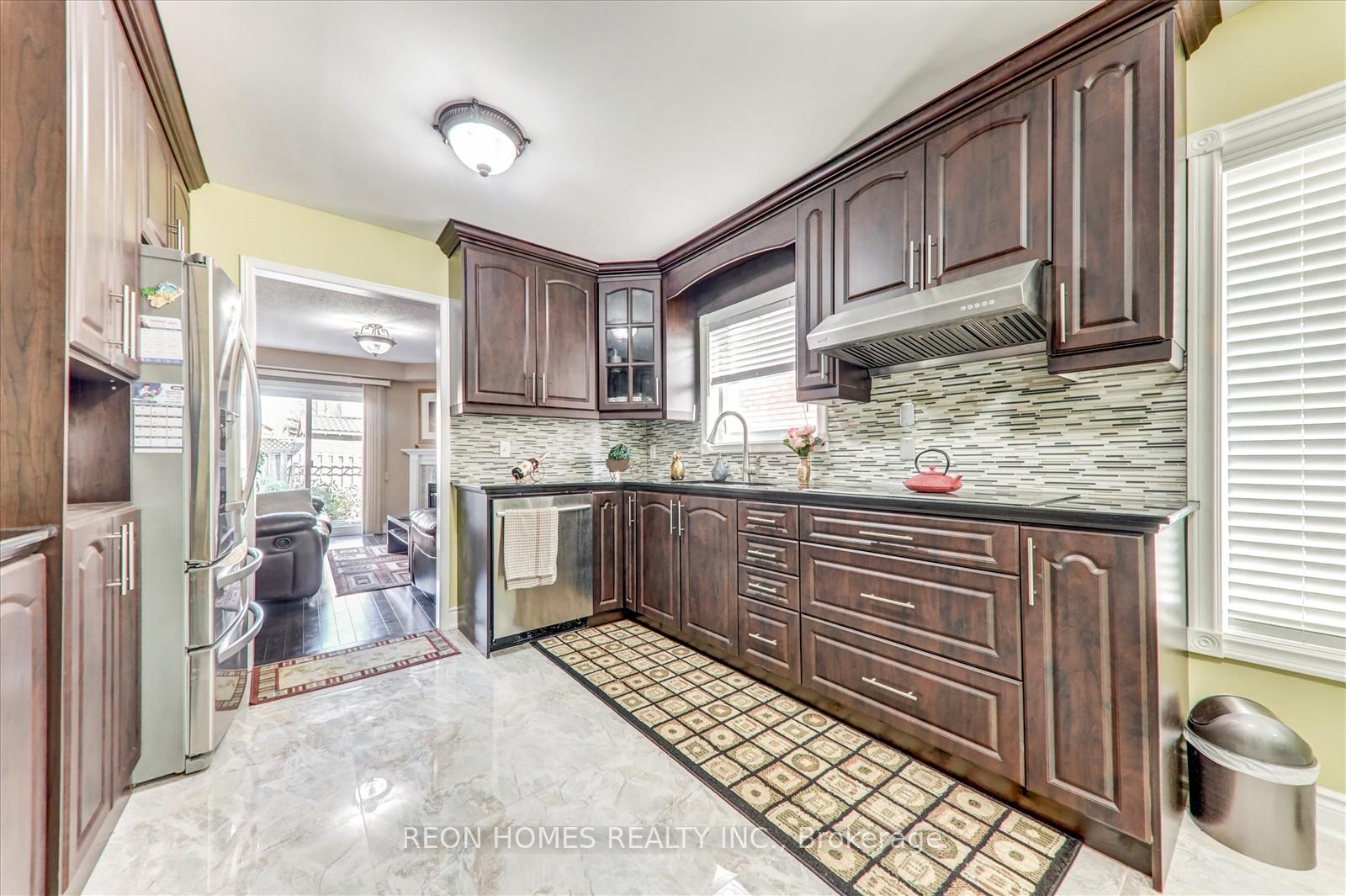 Photo 10 of 31 Sophia Road, Markham, Middlefield — HOMEH