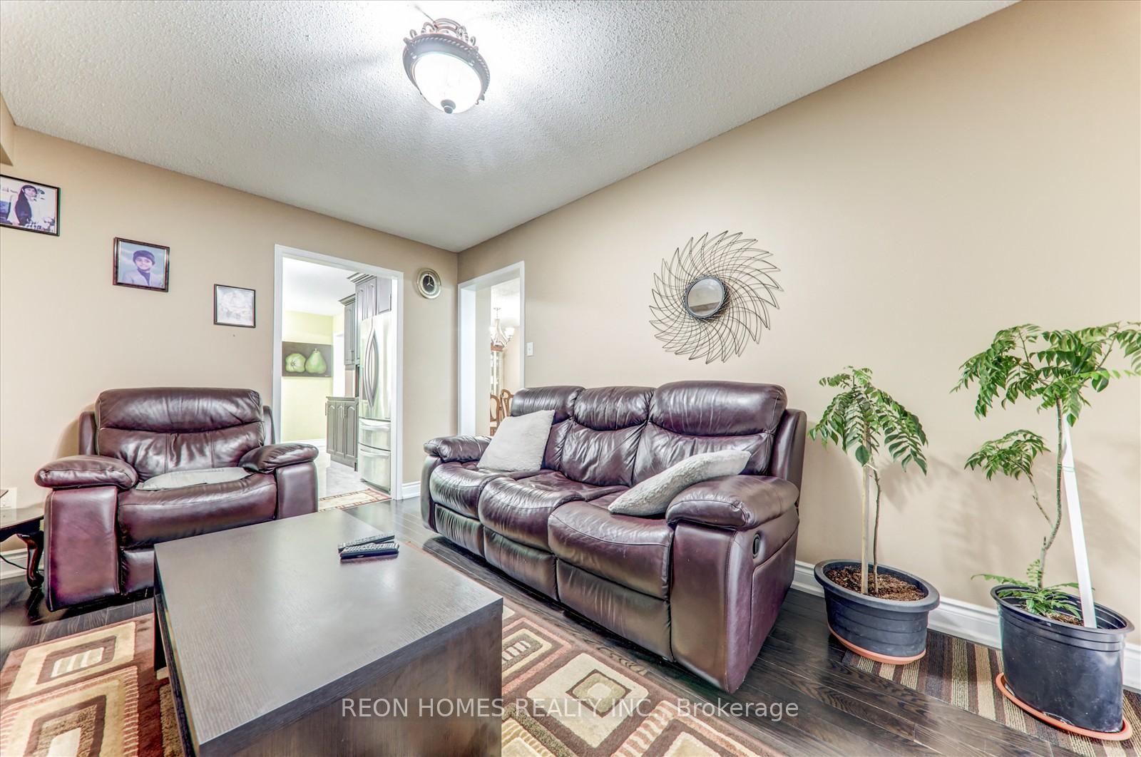 Photo 14 of 31 Sophia Road, Markham, Middlefield — HOMEH