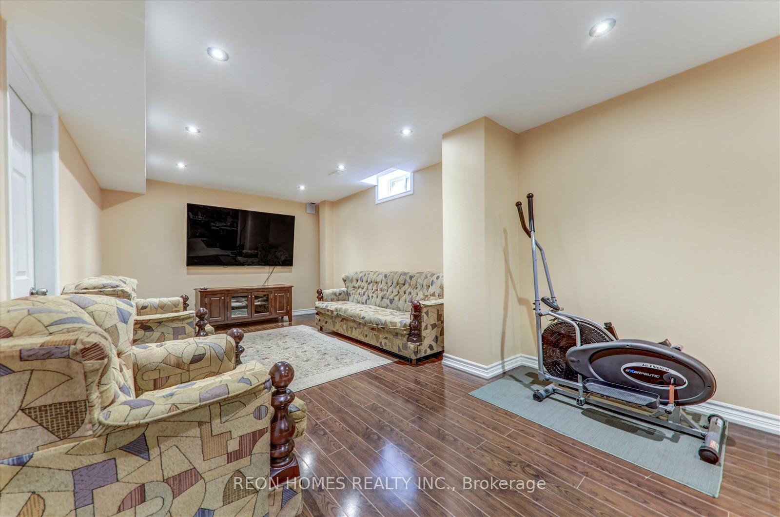 Photo 35 of 31 Sophia Road, Markham, Middlefield — HOMEH
