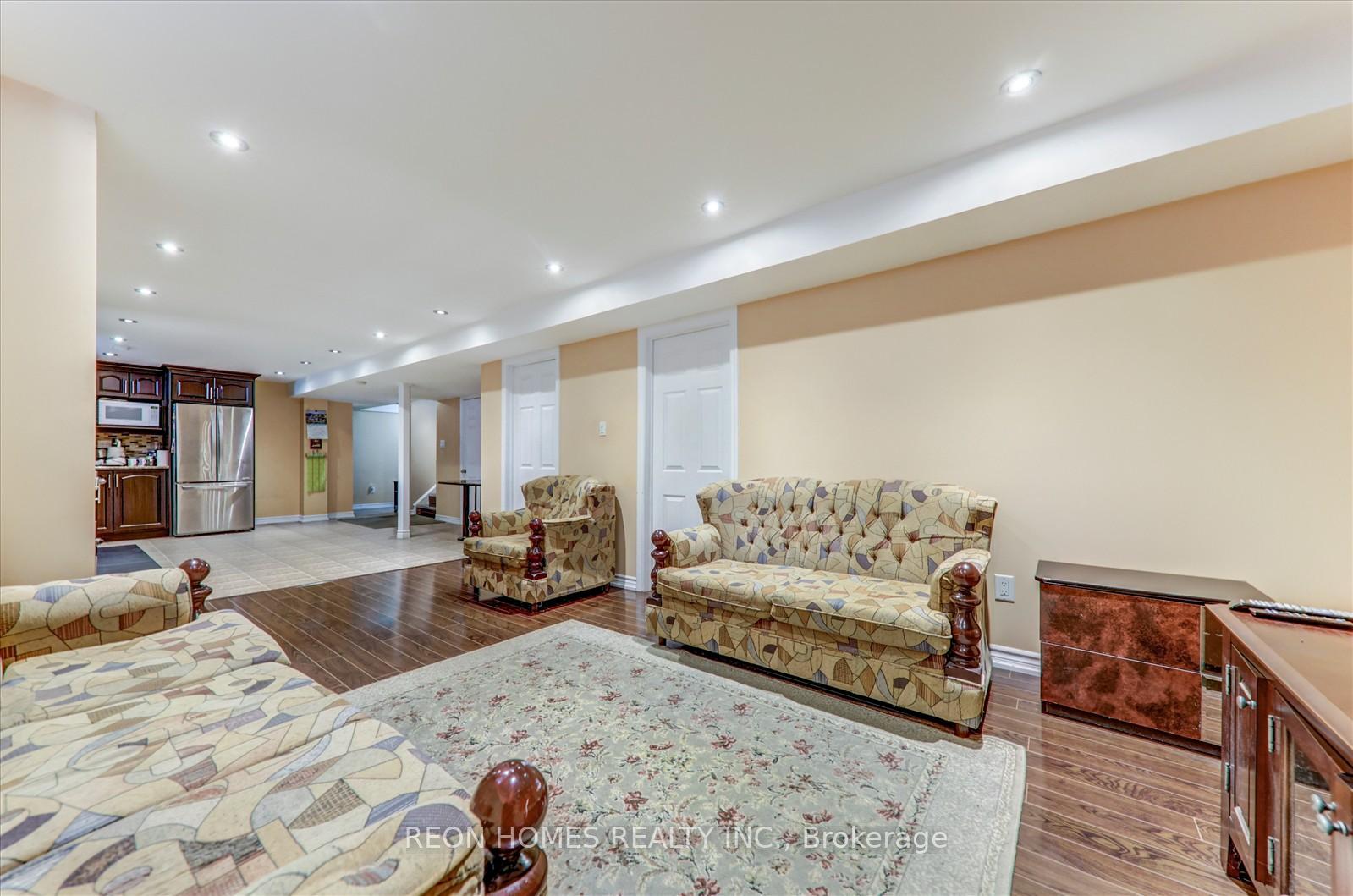 Photo 36 of 31 Sophia Road, Markham, Middlefield — HOMEH